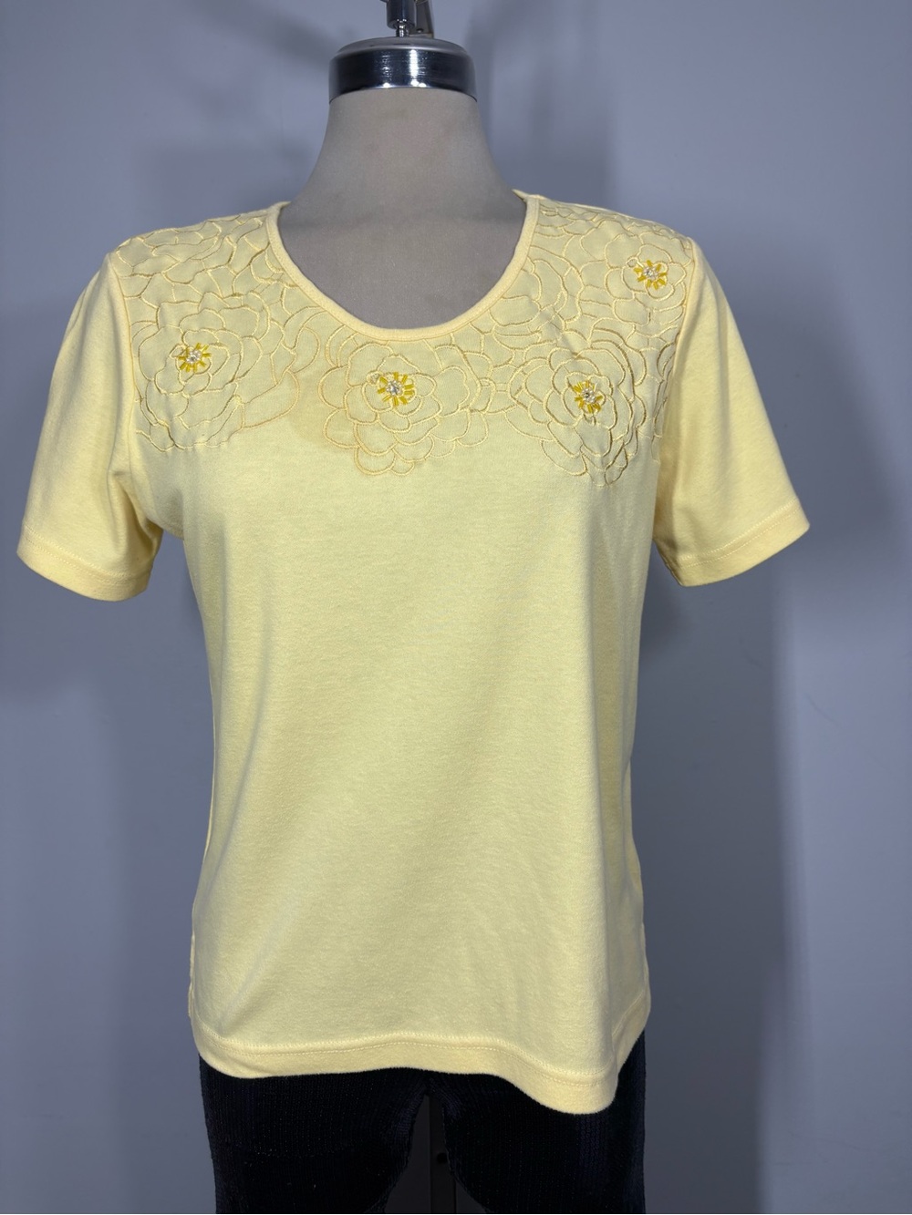 Women's Yellow Short Sleeve Embroidered Scoop Neck Top